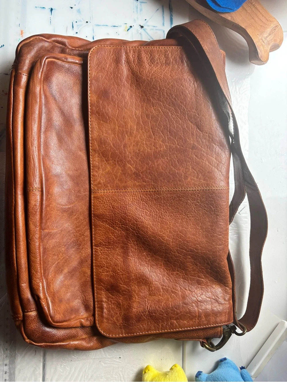 Men's Brown Leather Messenger Bag - Classic Carry